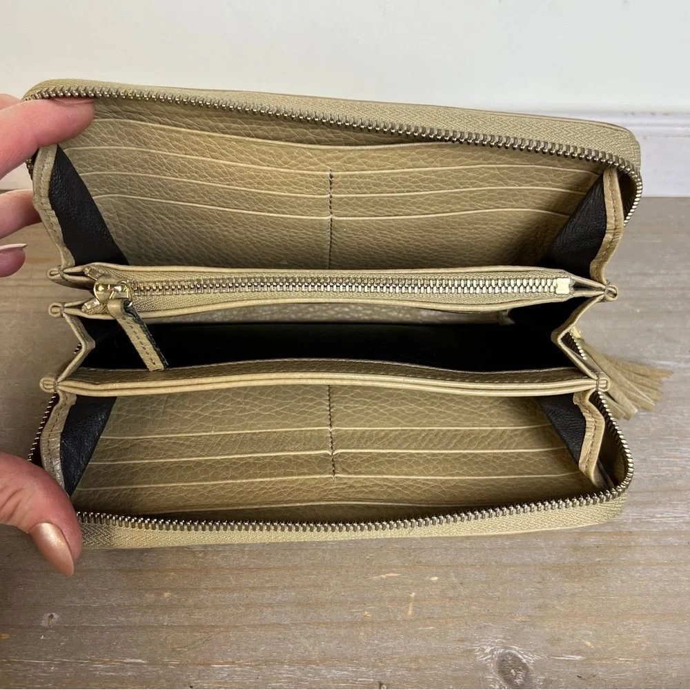 Gucci Soho Beige Leather Zip Around Wallet Tassel Logo Authentic 308364 Gifting - Picture 7 of 16